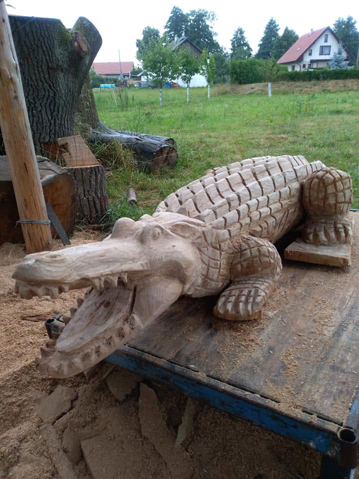 Vyřezávaný krokodýl